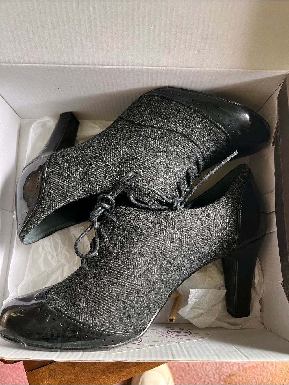 Women's Black Herringbone Lace-Up Oxford Heels
